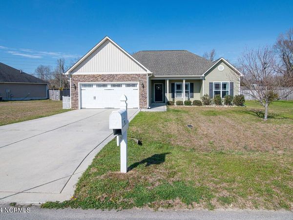 103 Prelude Drive , Richlands, NC 28574