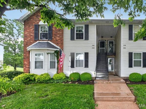 1440 Surrey Lane, St Peters, MO 63304