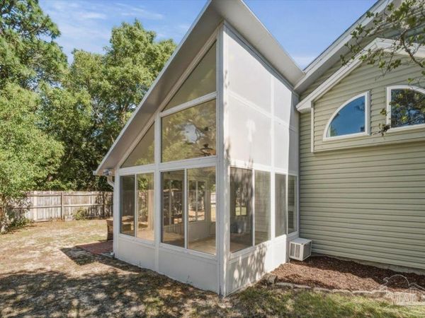 2189 Bellmeade Cir, Navarre, FL 32566