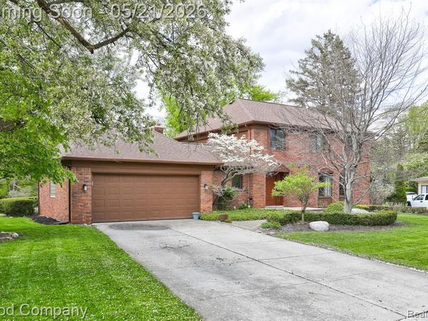 2584 Devonwood Drive, Troy, MI 48098
