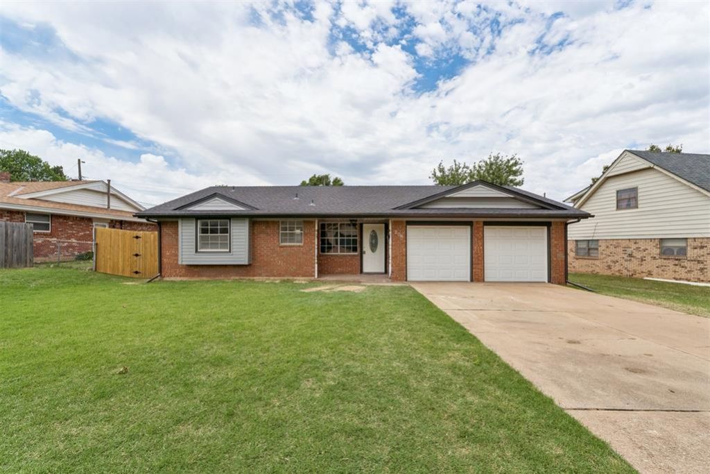 204 N Ranchwood Boulevard, Yukon, OK 73099 Main Photo