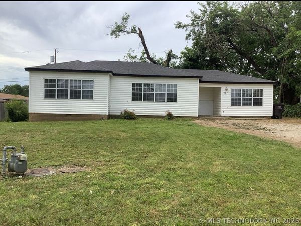 221 SE Wilshire Avenue , Bartlesville, OK 74006