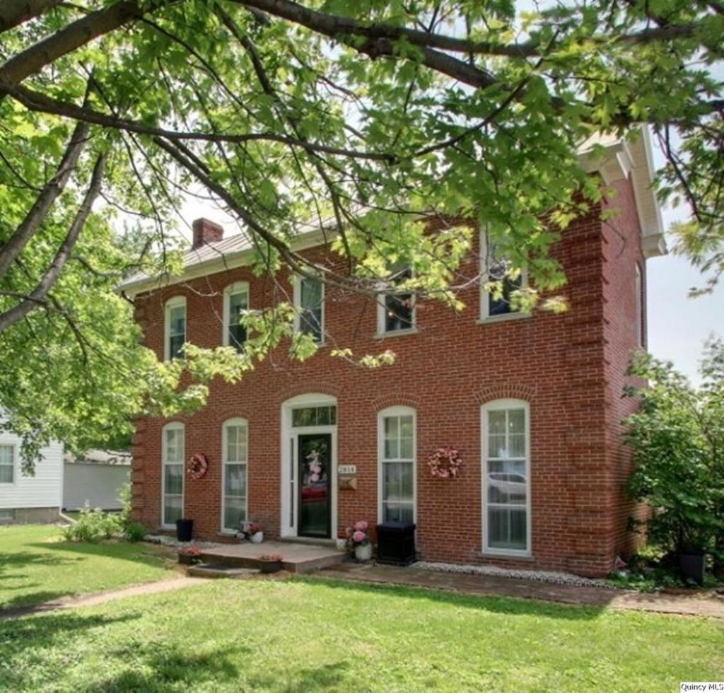 2814 Hampshire Street, Quincy, IL 62301 Main Photo
