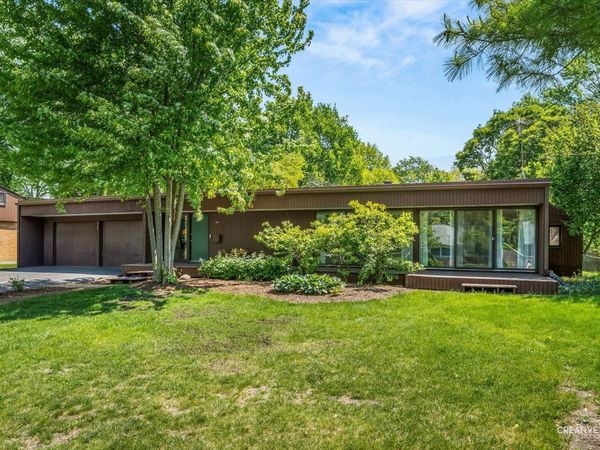426 N Kingsway Drive , Aurora, IL 60506