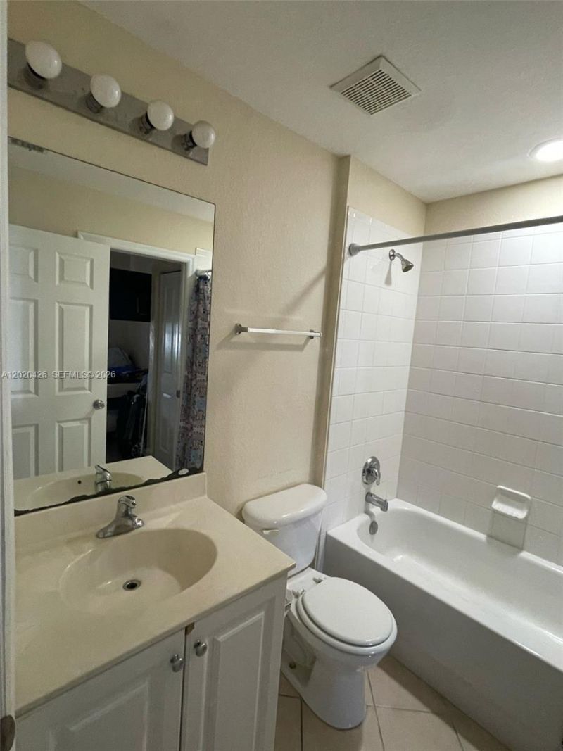 2043 Nassau Dr, Unit 2043, Riviera Beach, FL 33404 Photo