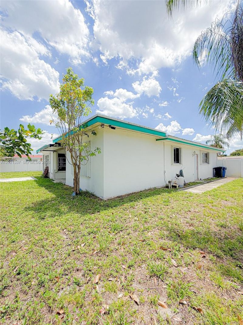 1650 NW 26th Ter, Fort Lauderdale, FL 33311 Photo