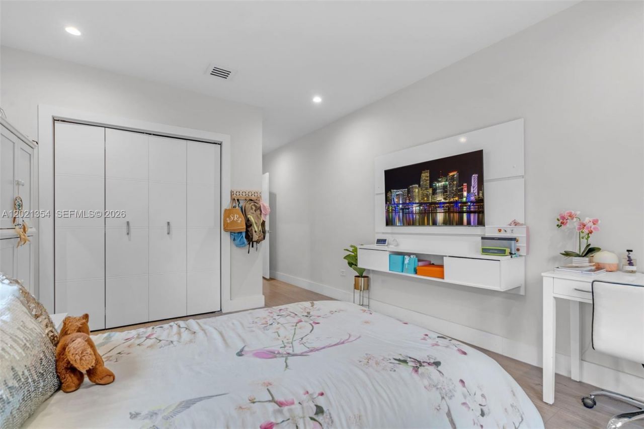 6235 Alton Rd , Miami Beach, FL 33140 Photo