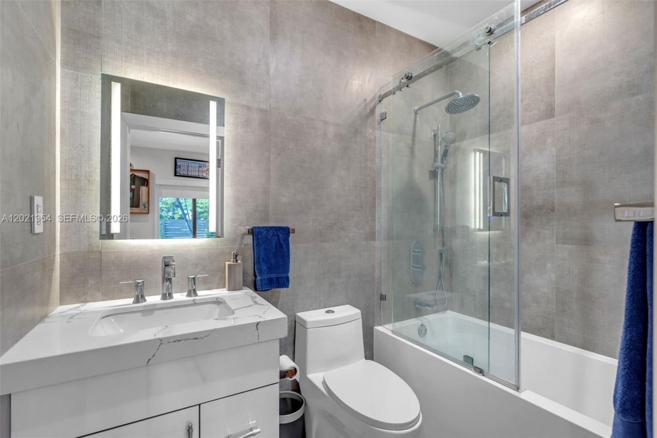 6235 Alton Rd , Miami Beach, FL 33140 Photo