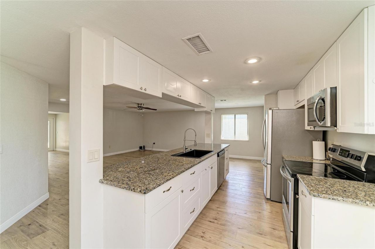 6705 35th Avenue W, Bradenton, FL 34209 Photo