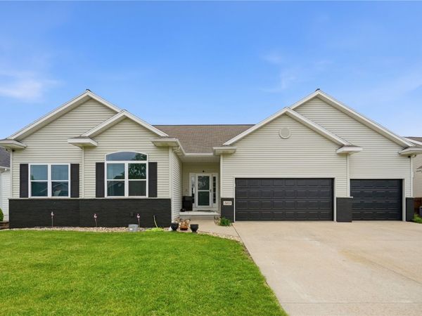 2413 Radcliffe Drive SW, Cedar Rapids, IA 52404
