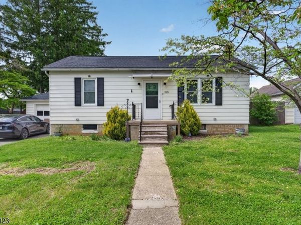515 Lynda Rd, Lopatcong, NJ 08865