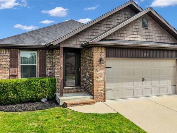 1203 W Cunningham Avenue , Rogers, AR 72758