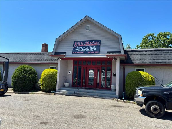 81 W Hills Road, Huntington Station, NY 11746