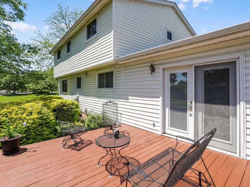 559 Waterbury Boulevard, Columbus, OH 43230 Photo 12