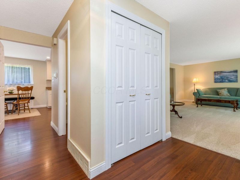 559 Waterbury Boulevard, Columbus, OH 43230 Photo 16