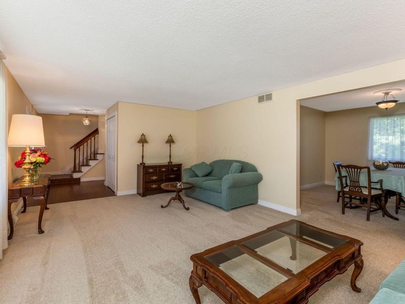 559 Waterbury Boulevard, Columbus, OH 43230 Photo 25