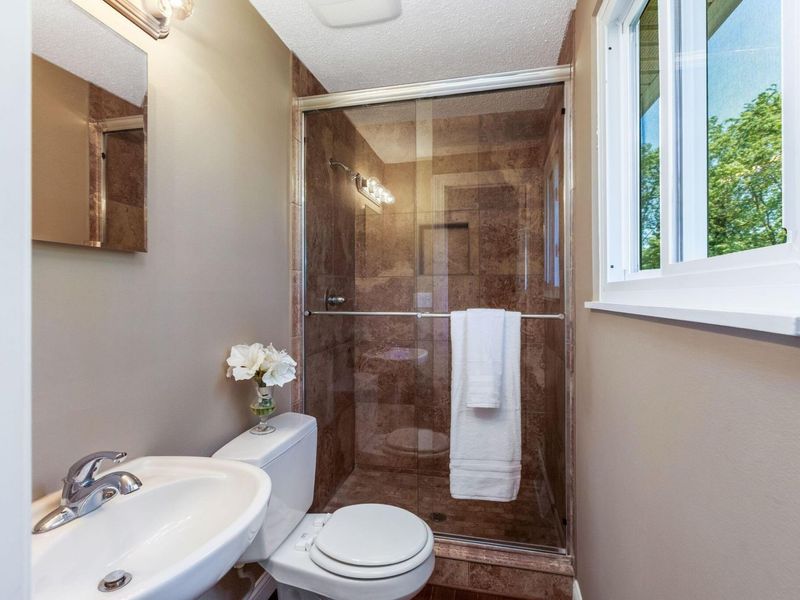 559 Waterbury Boulevard, Columbus, OH 43230 Photo 32