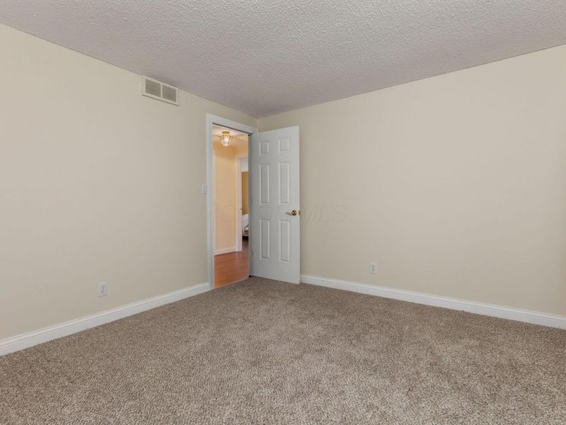 559 Waterbury Boulevard, Columbus, OH 43230 Photo 35