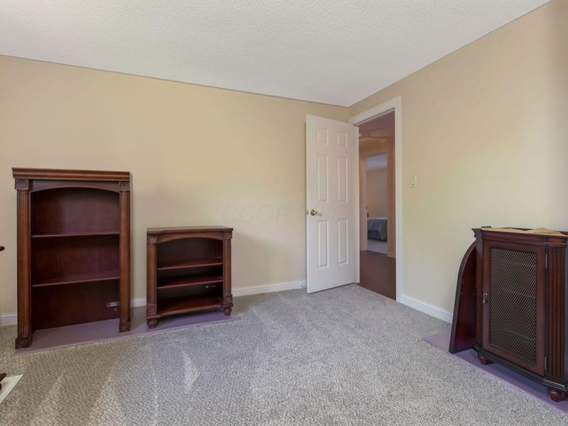 559 Waterbury Boulevard, Columbus, OH 43230 Photo 38