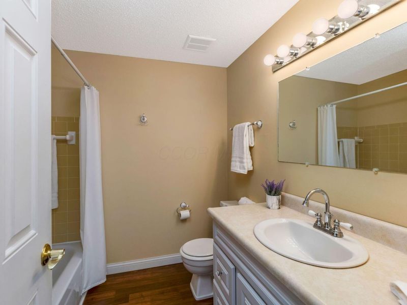 559 Waterbury Boulevard, Columbus, OH 43230 Photo 39