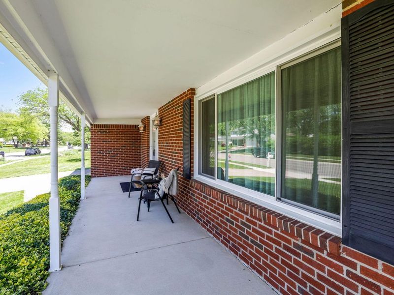 559 Waterbury Boulevard, Columbus, OH 43230 Photo 4
