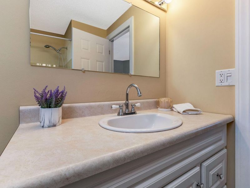 559 Waterbury Boulevard, Columbus, OH 43230 Photo 40