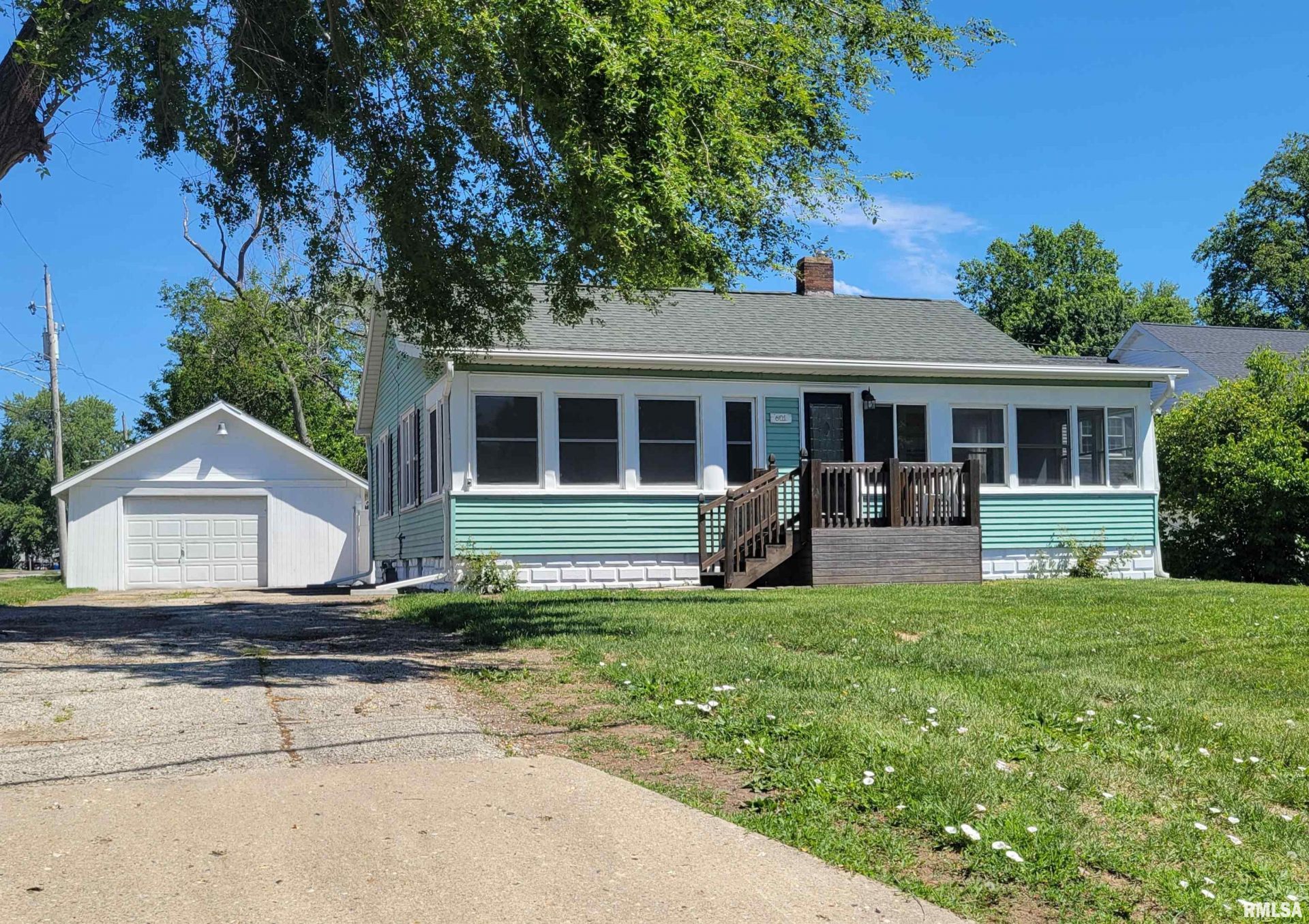 601 Pekin Avenue, Creve Coeur, IL 61610 Main Photo