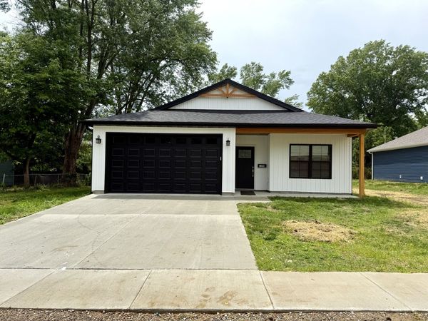1108 Midway Court , Marion, IL 62959