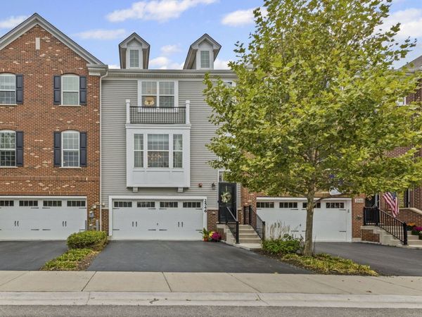 2546 Huntleigh Lane , Woodridge, IL 60517