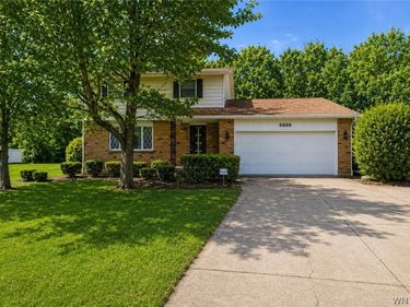 6888 Joanne Circle N, Niagara Falls, NY 14304