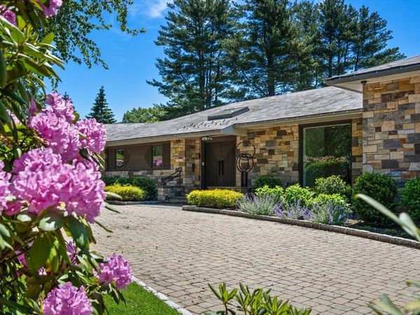 9 Singletree Rd, Brookline, MA 02467