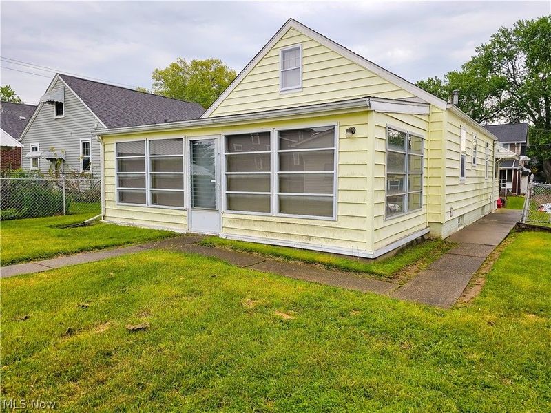 1423 26th Street NW, Canton, OH 44709 Photo 2