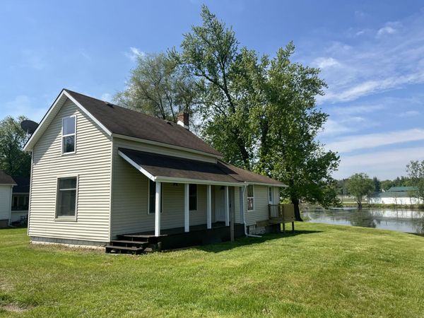 154 W Saint Joe Street, Hillsdale, MI 49242