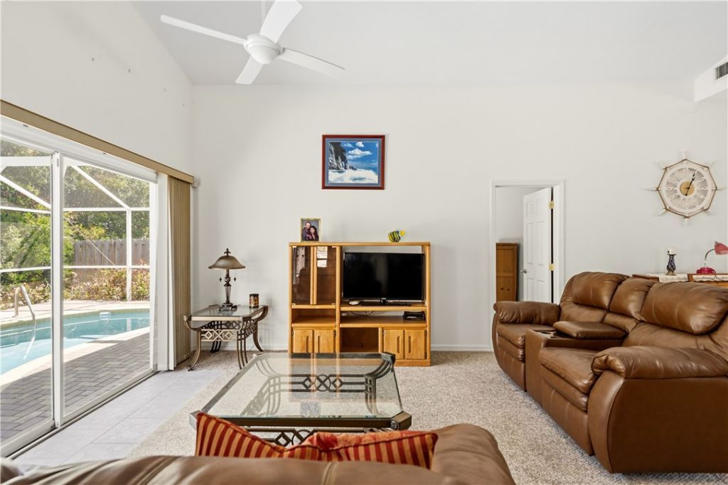 212 14th Place, Vero Beach, FL 32960 Photo