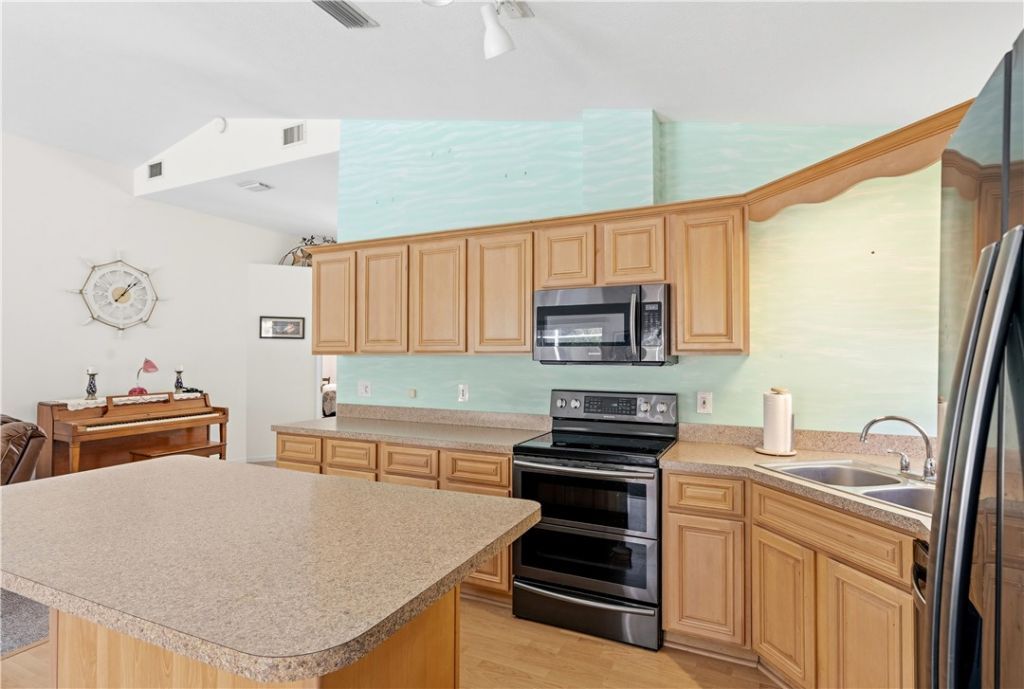 212 14th Place, Vero Beach, FL 32960 Photo