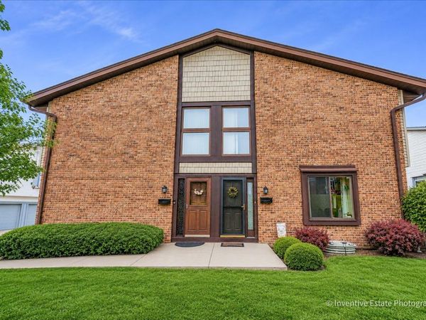 8325 Portsmouth Drive , Unit A, Darien, IL 60561