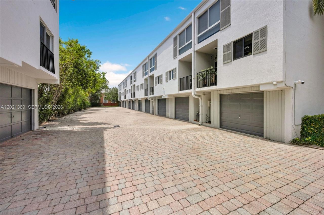2960 Day Ave , Unit 3201, Miami, FL 33133 Photo