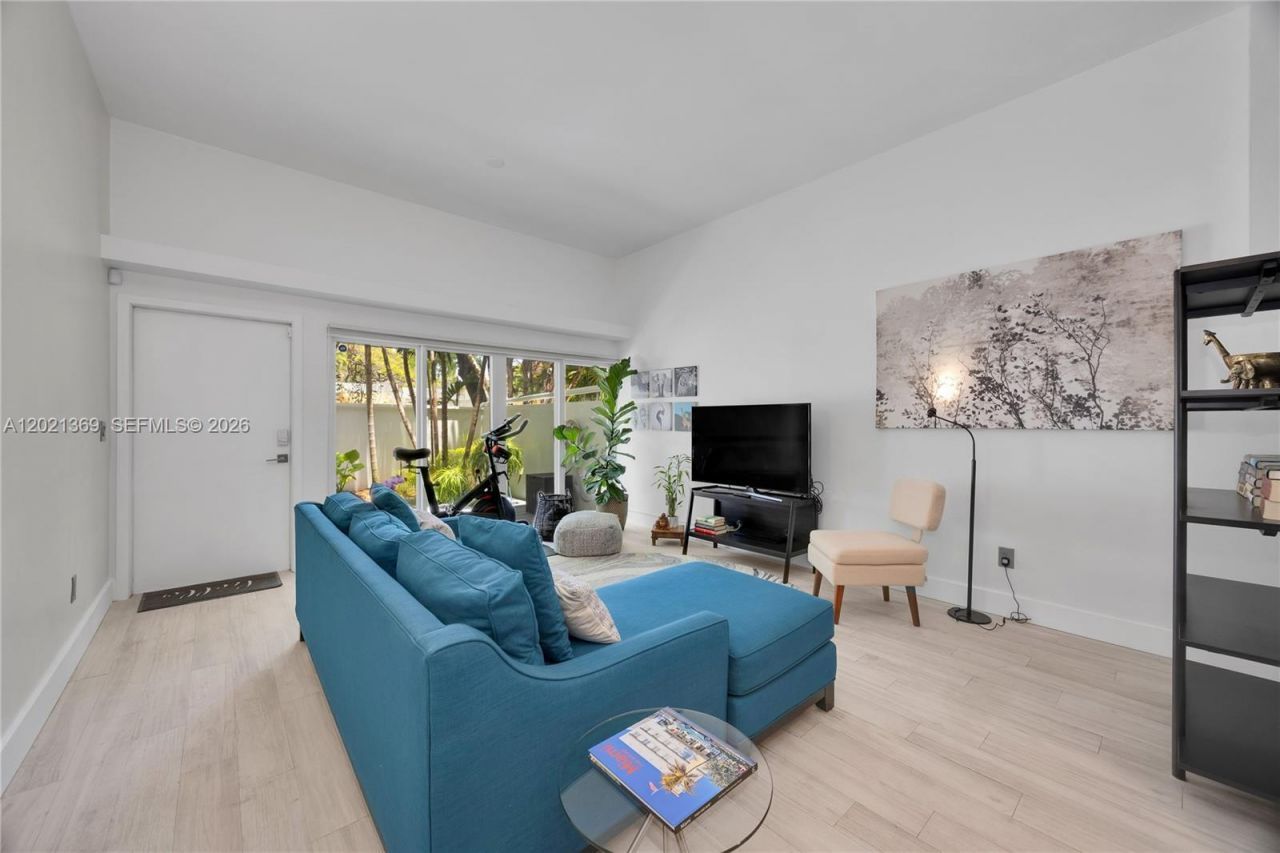 2960 Day Ave , Unit 3201, Miami, FL 33133 Photo