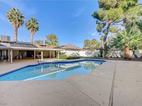3689 N Rosecrest Circle, Las Vegas, NV 89121