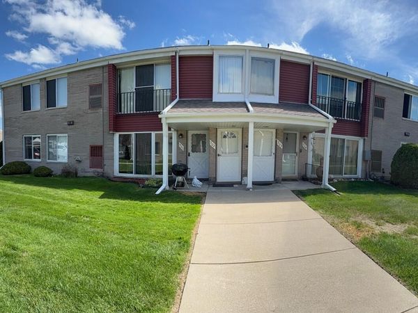 503 Sunset Lane, Saint Clair Shores, MI 48082