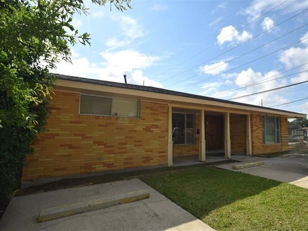 2001 ATHANIA Parkway, Metairie, LA 70001