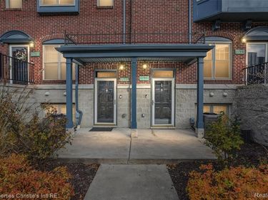 2542 WOODWARD Avenue, Detroit, MI 48201