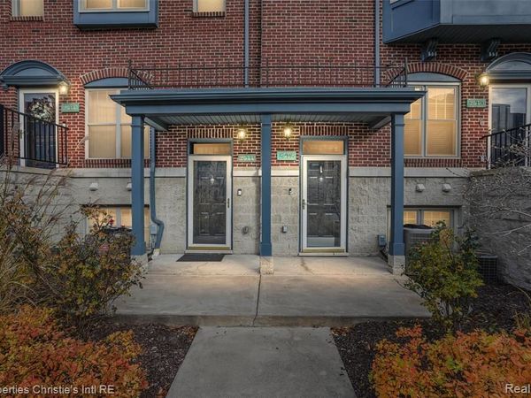 2542 WOODWARD Avenue, Detroit, MI 48201