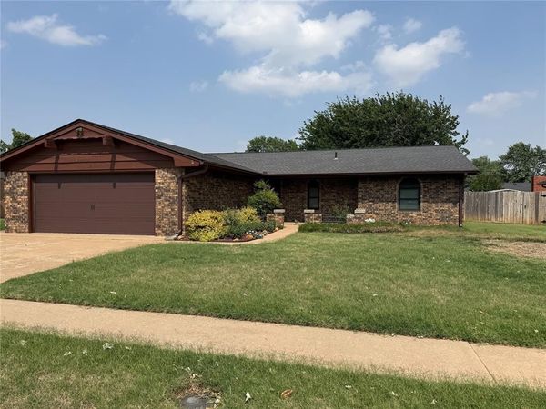 1018 Claremont Street, Weatherford, OK 73096