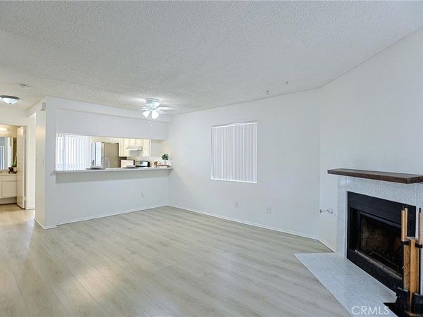 290 Victoria Street, Unit 29 (F8), Costa Mesa, CA 92627