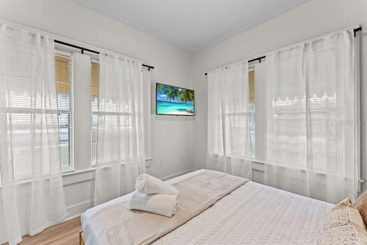 304 Lakeshore Boulevard, Kissimmee, FL 34741 Photo
