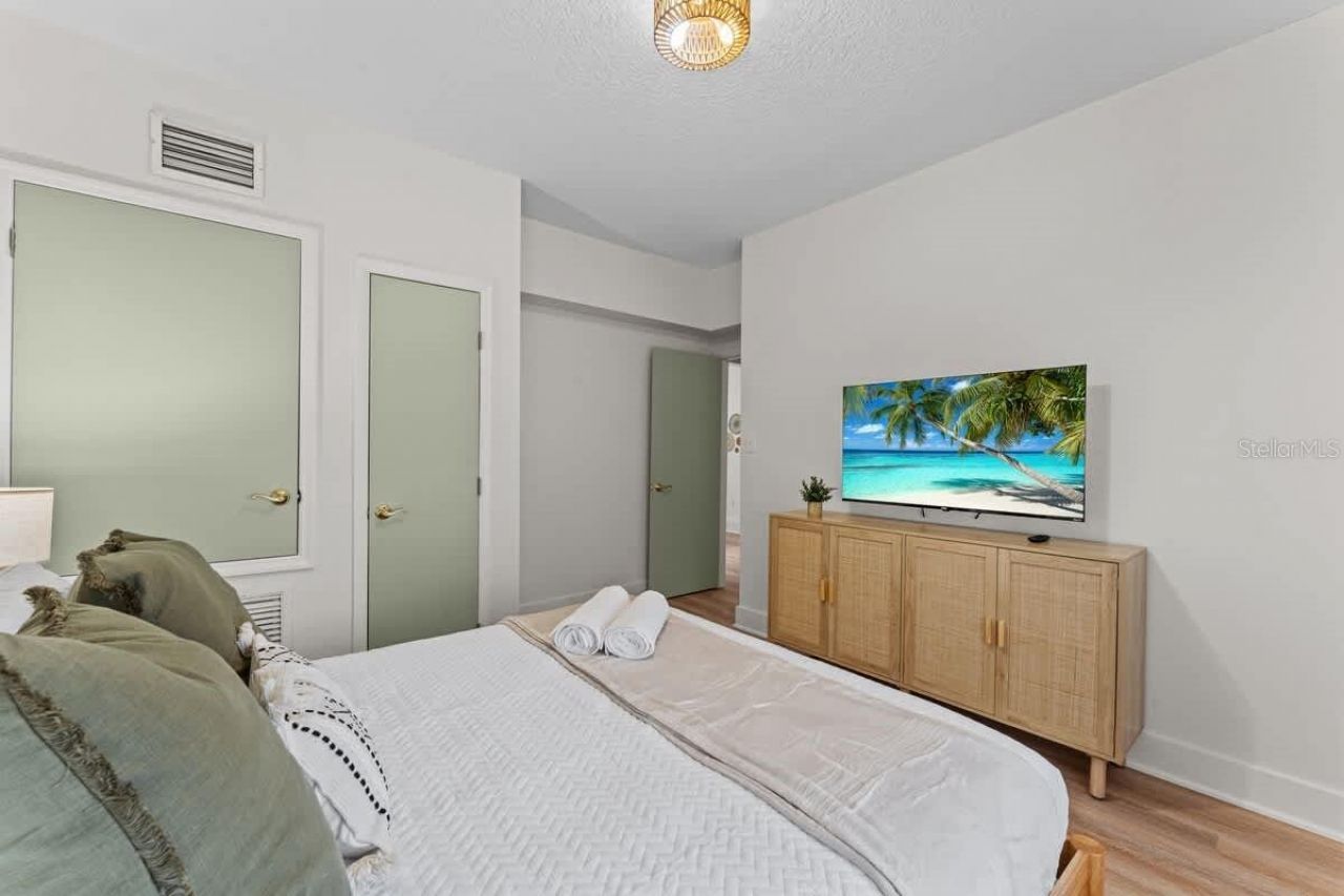 304 Lakeshore Boulevard, Kissimmee, FL 34741 Photo