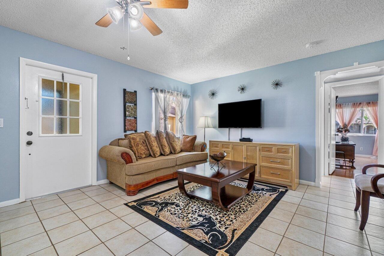 407 Pine Glen Lane, Unit B-1, Greenacres, FL 33463 Photo