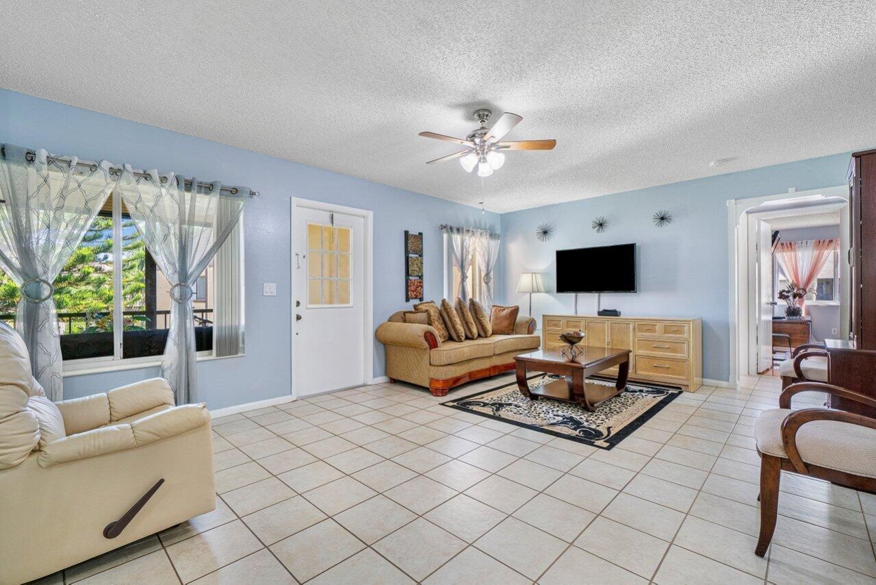 407 Pine Glen Lane, Unit B-1, Greenacres, FL 33463 Photo
