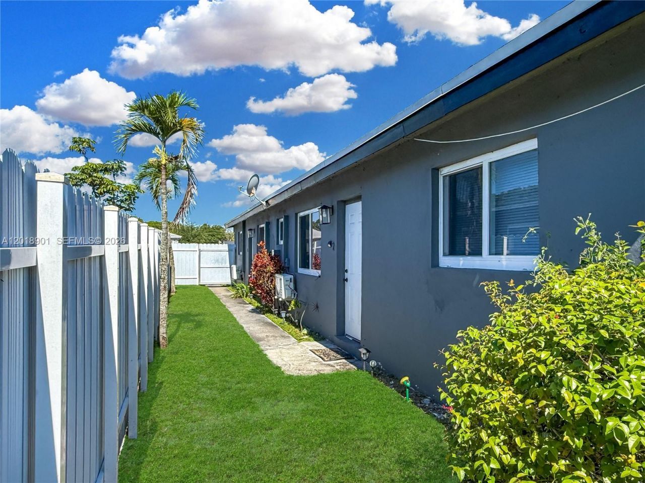 2620 NW 18th Ter , Oakland Park, FL 33311 Photo